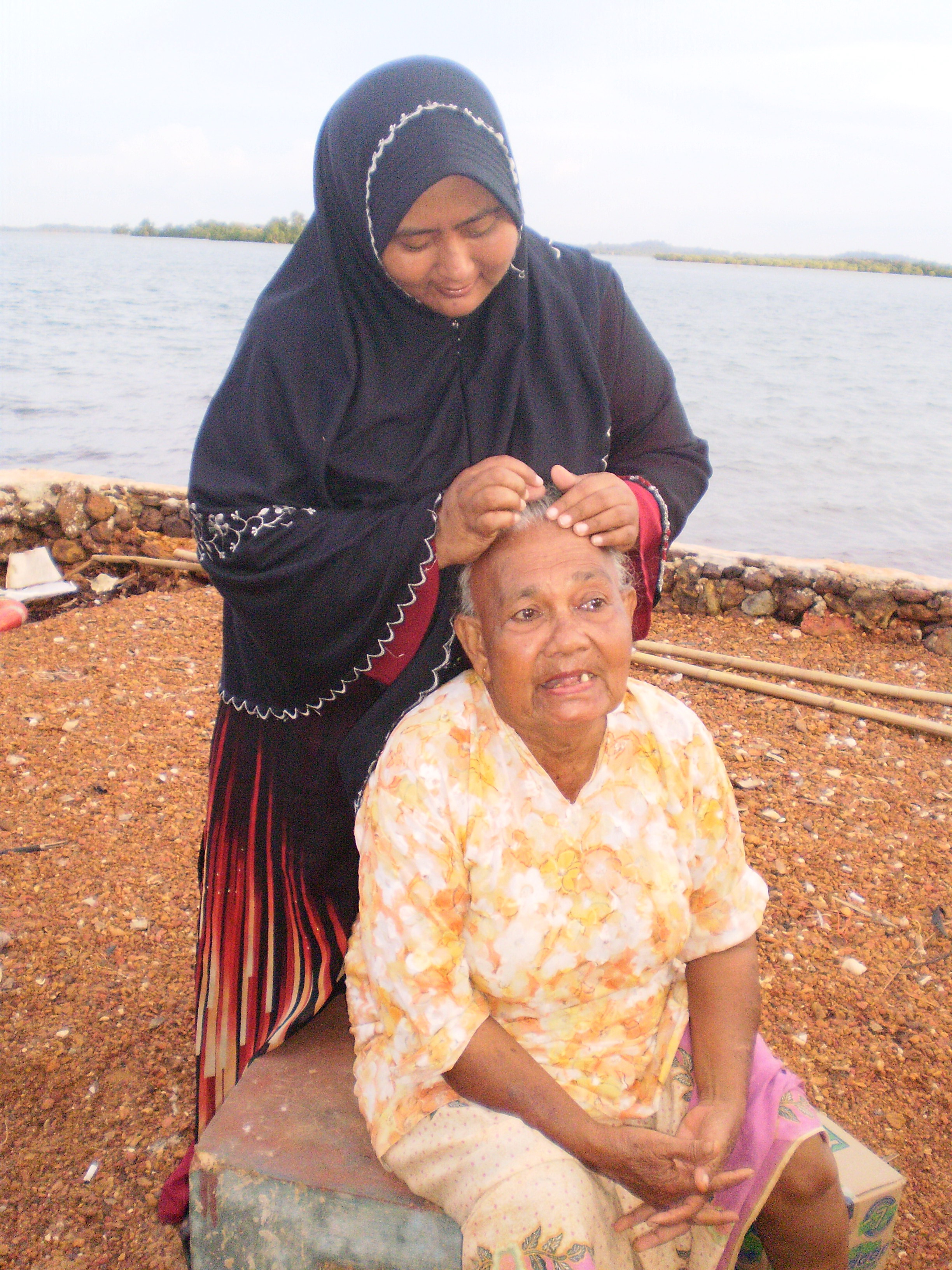 Mbah Berambut Putih dipakai demo Kutu