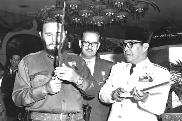 Presiden Soekarno dan Fidel Castro (foto:Istimewa)