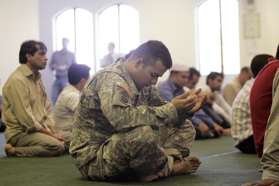 Berapa banyak tentara AS yang memeluk agama Islam?