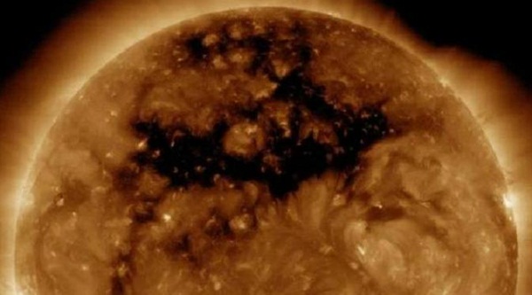 Noda Hitam di Matahari Picu Ramalan Kiamat Tanggal 29 Juli 2016. Ini Kata NASA